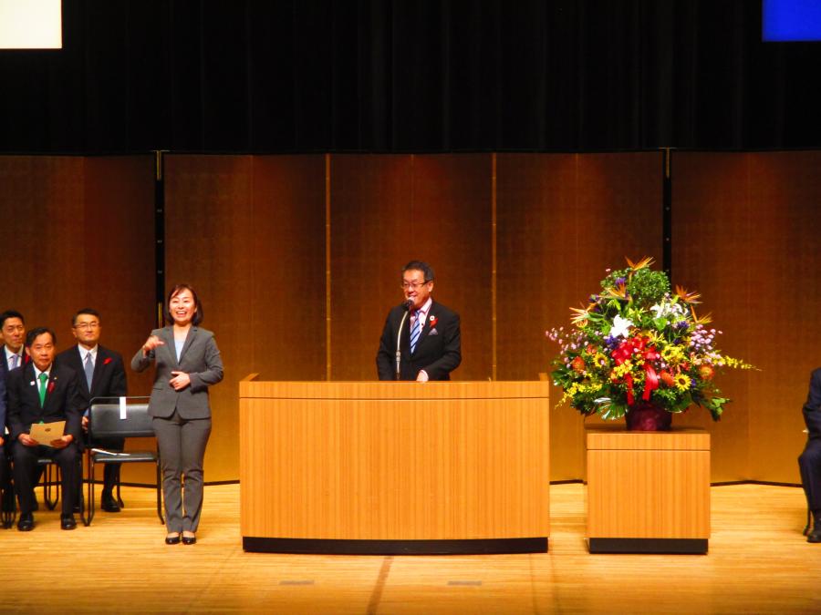 青木区長のあいさつの様子