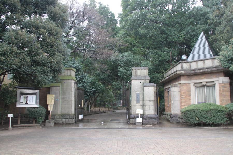 正門および塀の写真