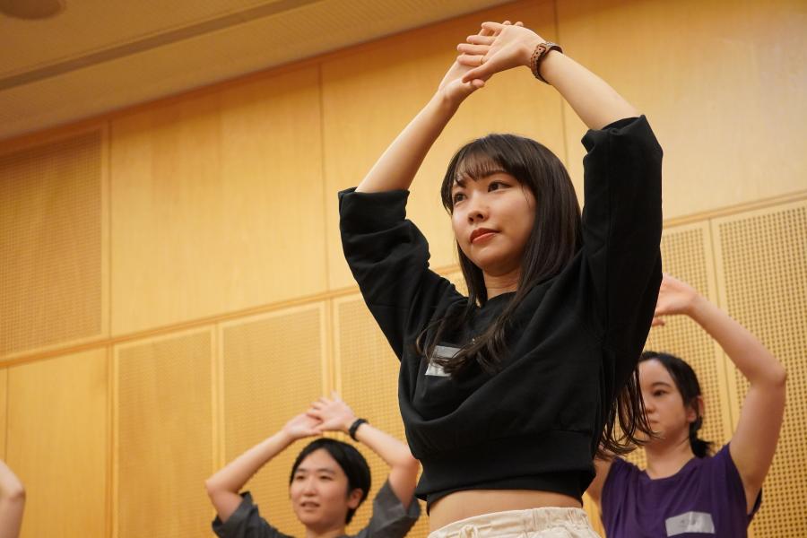 ミドルクラスの参加者が踊る様子4