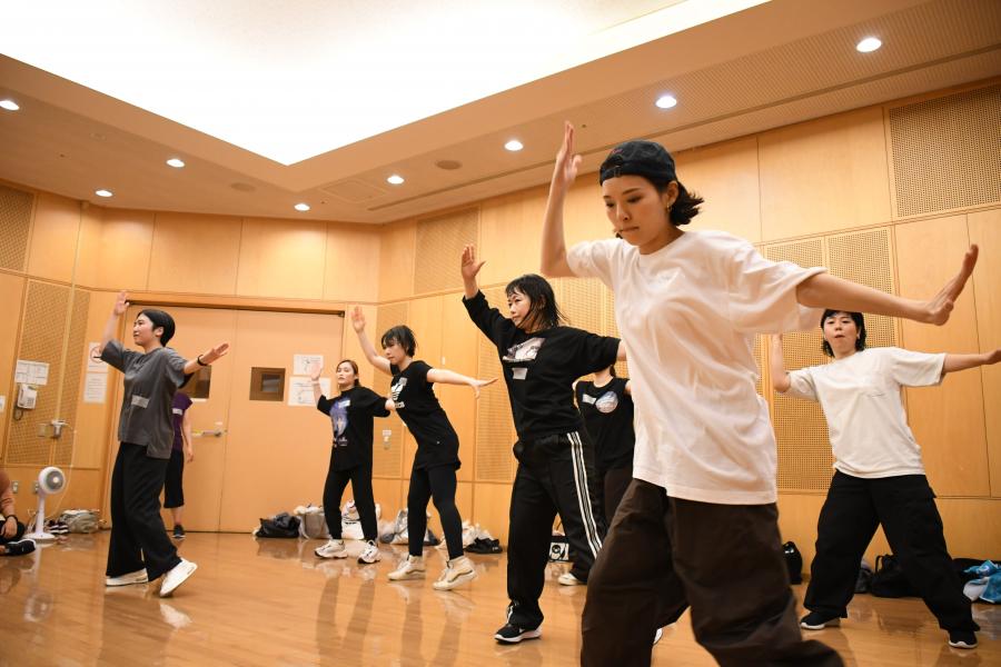 ミドルクラスの参加者が踊る様子7