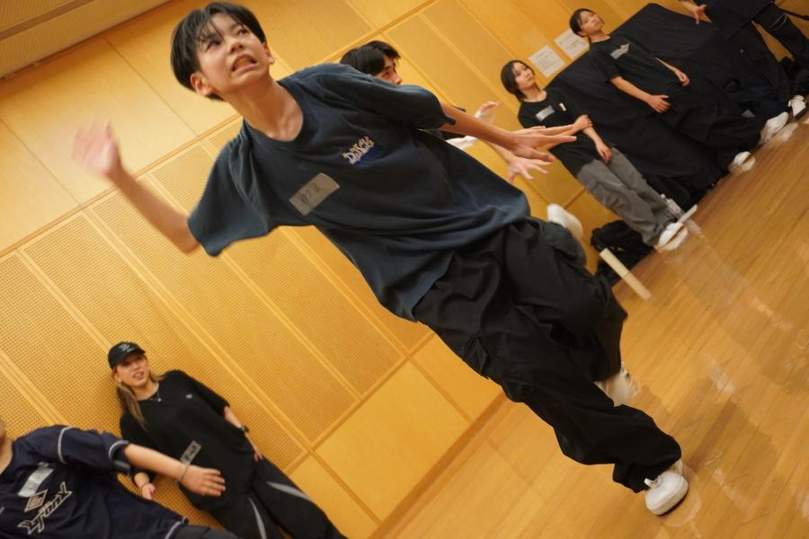 ヤングクラスの参加者が踊る様子2