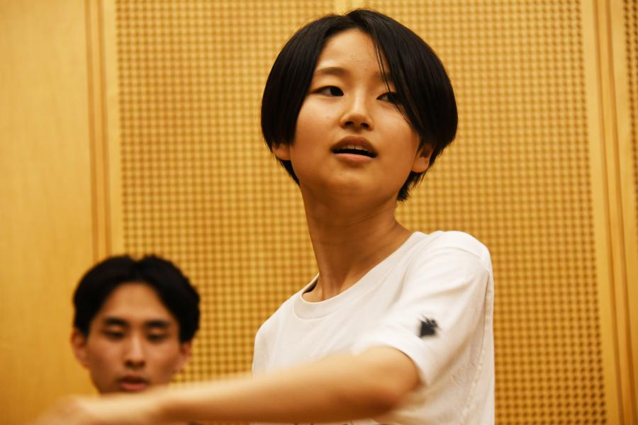 ヤングクラスの参加者が踊る様子4