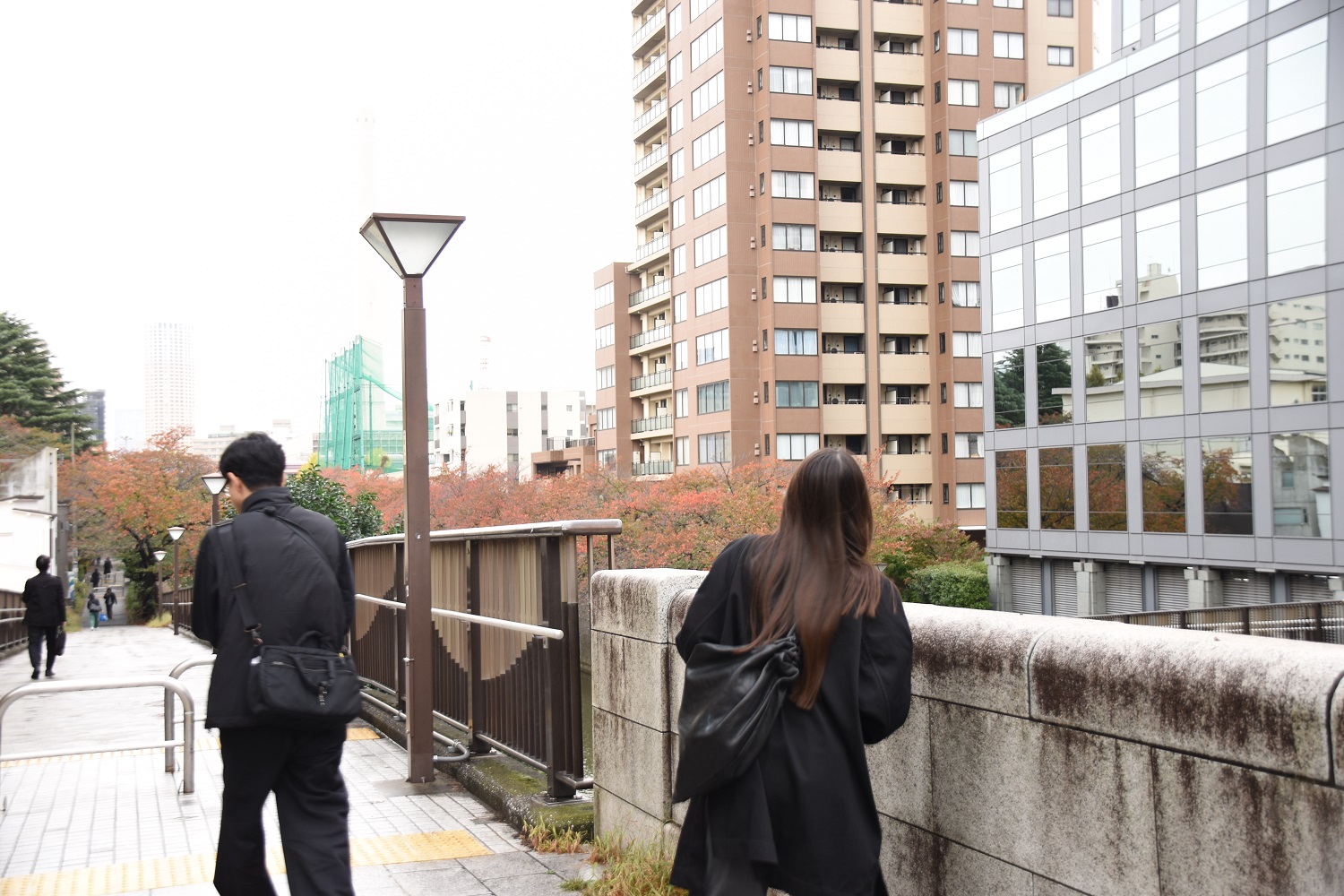 目黒川沿いを歩いて次の地点へ