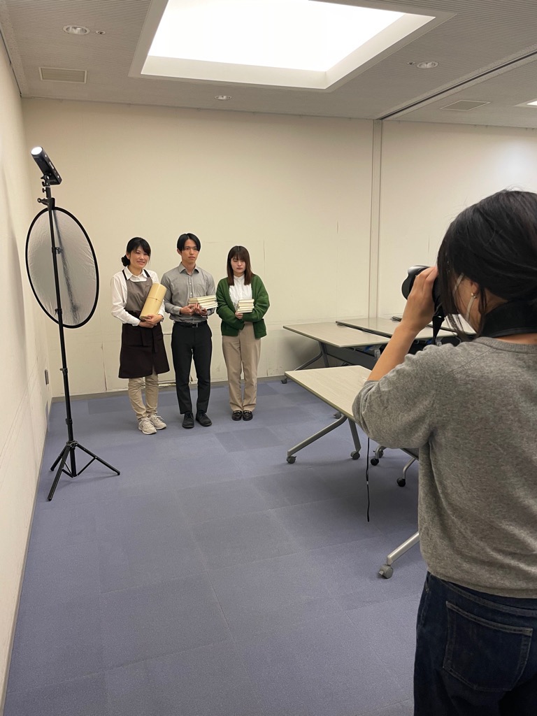 集合写真の裏側