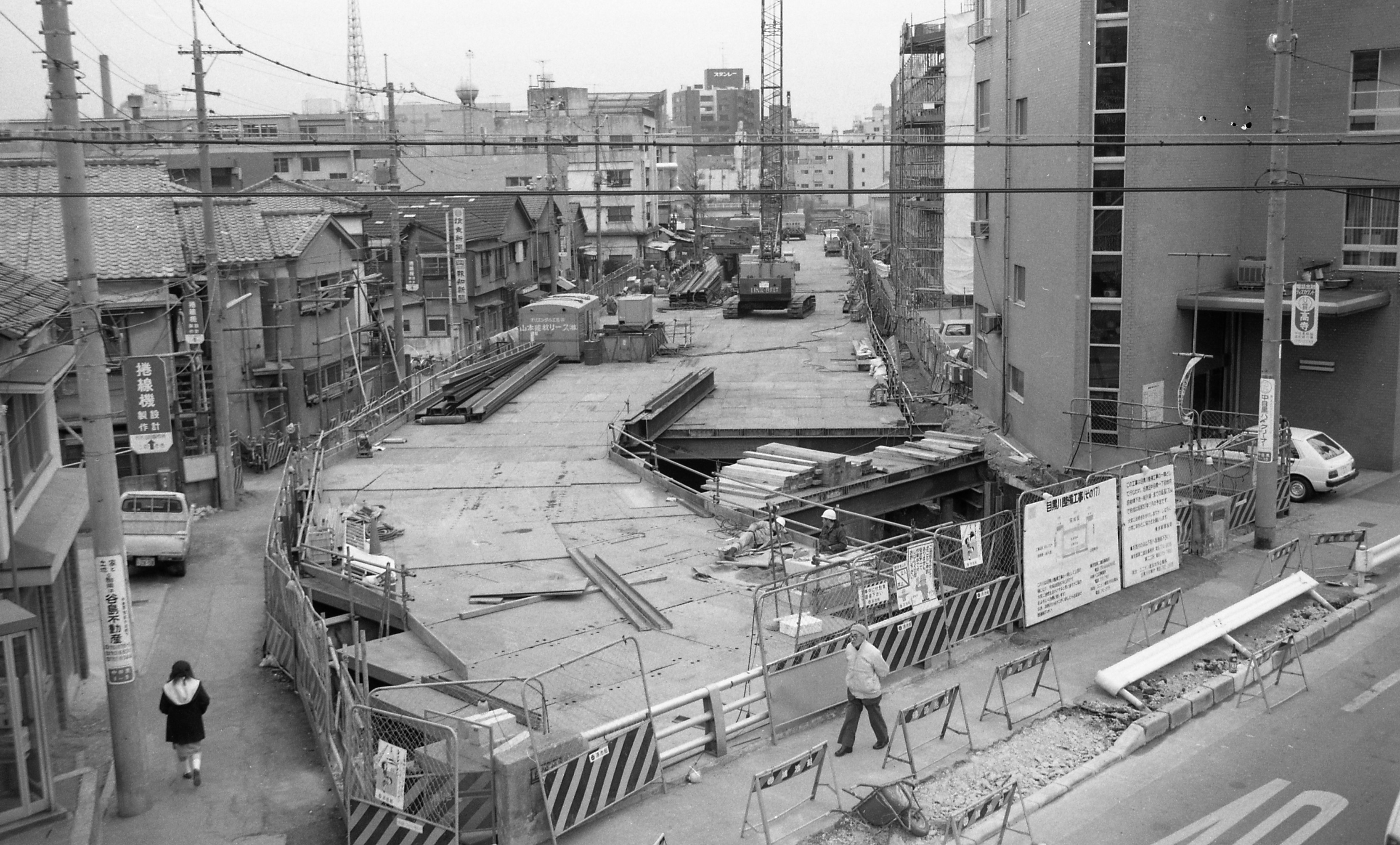 昭和57年2月の目黒川改修工事の横写真