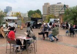 目黒川船入場にキッチンカーが来ている様子
