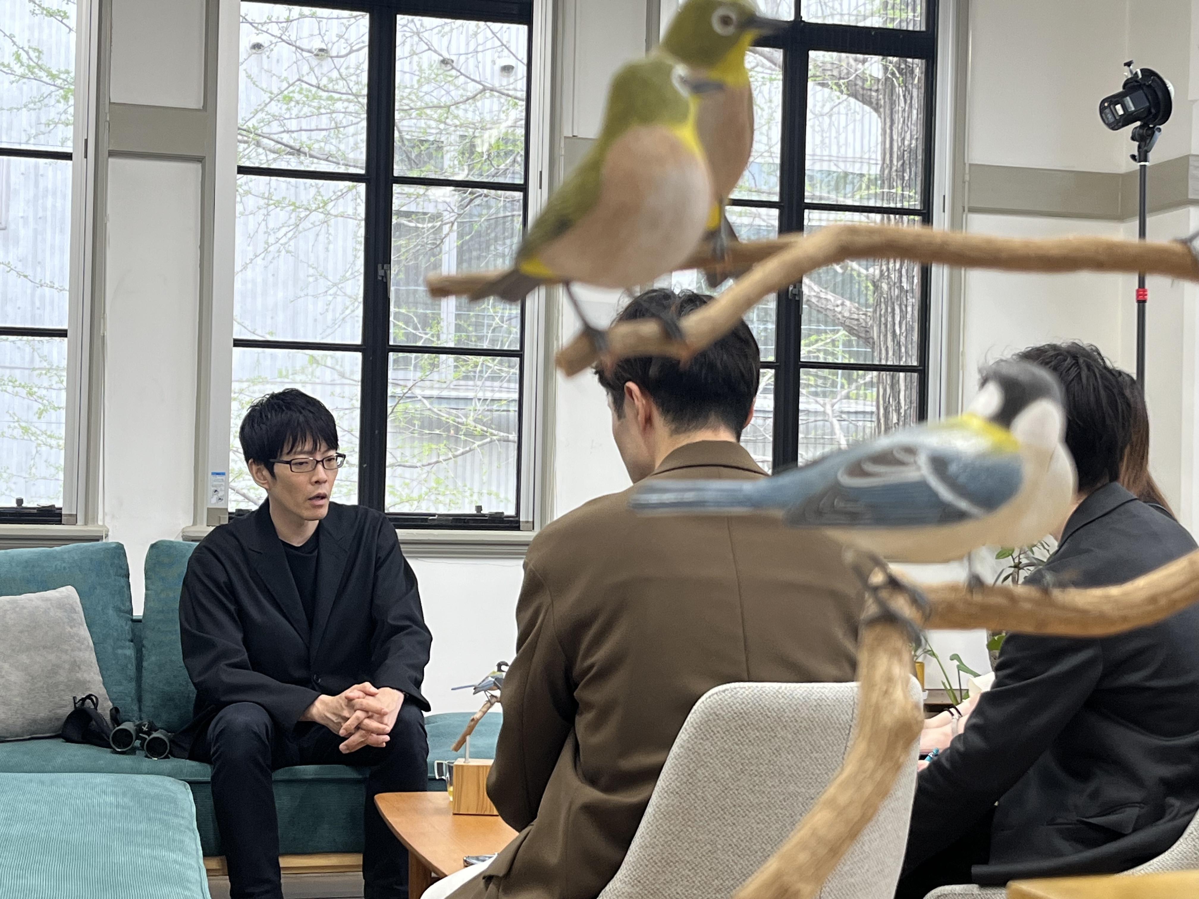 お話中