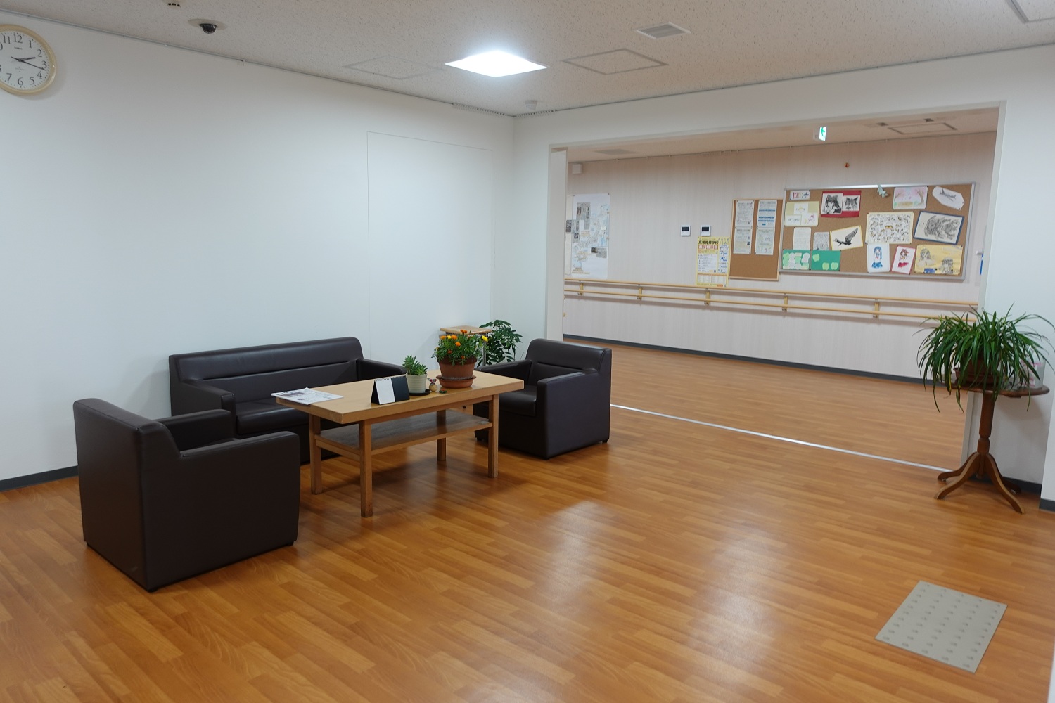 めぐろエミール入り口