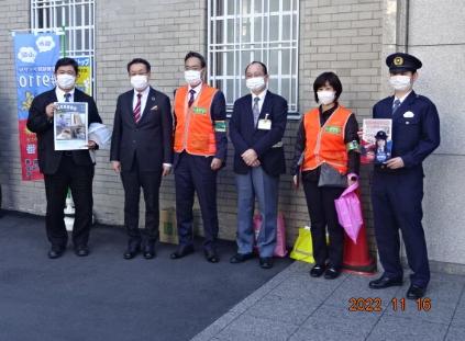 被害防止啓発キャンペーン関係者の集合写真