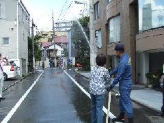 スタンドパイプから放水している写真