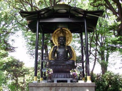 銅造大日如来坐像の写真