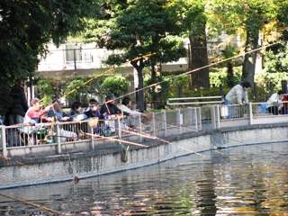 清水池公園の釣り人の写真