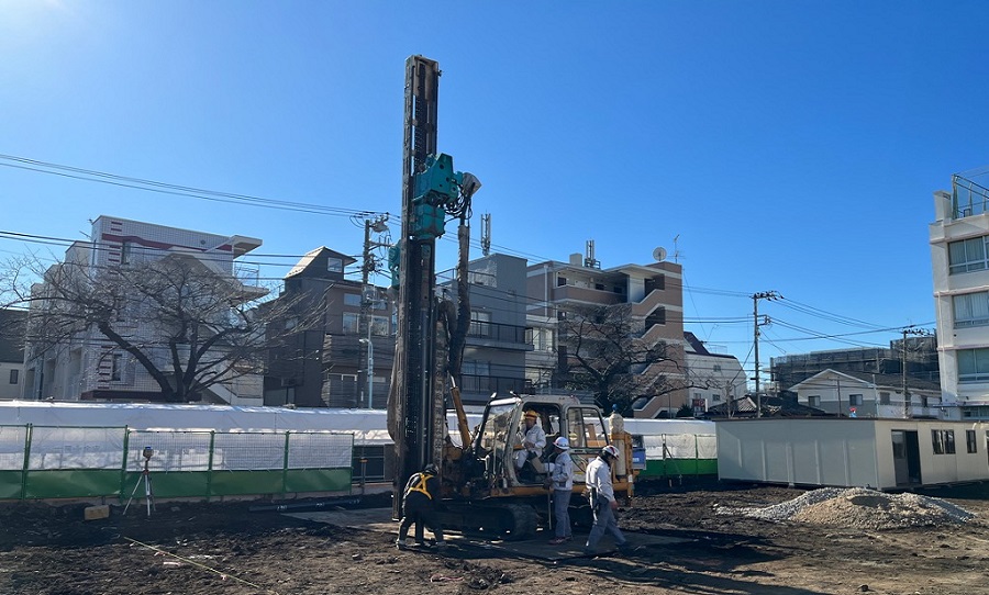 基礎工事（試験杭打設）の様子
